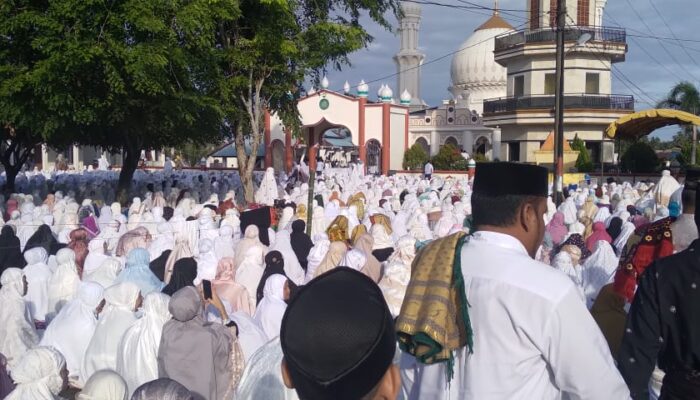Hari Ini, Ribuan Pengikut Habib Muda Seunagan Shalat Idul Adha
