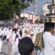 Ribuan pengikut Habib Muda Seunagan (Tarekat Syattariyah ) melaksanakan Shalat Idul Adha, 10 Dzulhijjah 1445 H, di Peuleukung, Sabtu (15/6).(Waspada/Muji Burrahman)