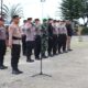 Kapolres Nias AKBP Revi Nurvelani, SH, SIK, MH memimpin apel gelar pasukan pengamanan malam takbiran Hari Raya Idul Adha 1445 H bertempat di Lapangan parkir Pelabuhan Lama Gunungsitoli, Minggu (16/6). Waspada/Ist