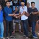 Tampak Pengurus PWI Kota Langsa saat membagikan ratusan daging kurban untuk para jurnalis dalam wilayah Kota Langsa, di RPH Gampong Seuriget, Kecamatan Langsa Barat, Selasa (18/6).Waspada/Rapian