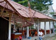 Pemkab Pidie Biarkan Tower Timpa Kantin DW