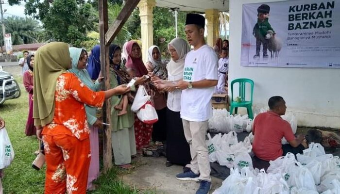 Baznas Palas Salurkan 240 Paket Daging Kurban