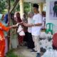 Baznas Kabupaten Palas menyalurkan 240 paket daging kurban kepada warga.(Waspada/Idaham Butar Butar)