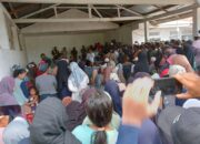 Ratusan Warga Perlanaan Tuntut Pangulu Batalkan Pengukuran PT. KAI