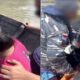 Tim F1QR Lanal TBA mengamankan seorang wanita dari atas sampan. Waspada/Ist