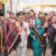 Pj. Wali Kota H. Timur Tumanggor dan Pj. Ketua TP PKK Boya Timur Tumanggor, disambut secara adat pada hari pertama bertugas di Padangsidimpuan. (Waspada/Ist)