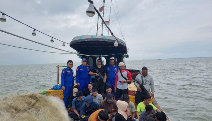 Petugas Patroli Perairan Amankan Kapal PI Diduga Bawa PMI