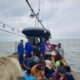   Kapal penangkap ikan diduga membawa PMI ke Malaysia saat diamankan di perairan Batubara. Waspada/Ist