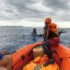 Tim SAR gabungan melakukan pencarian terhadap oknum mantan Kadis Koperasi, UKM dan Perdagangan Nisel Setiaro Waruwu yang dilaporkan hilang saat memancing di kawasan pesisir Pantai Walo Green, Telukdalam, Selasa (4/6).. Waspada/Ist