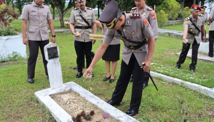 Kapolres Dairi Pimpin Ziarah Di Taman Makam Pahlawan