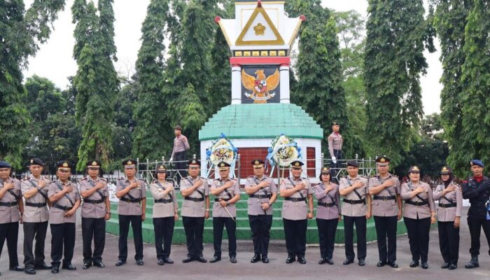 Kapolres P.Siantar Pimpin Ziarah Dan Tabur Bunga