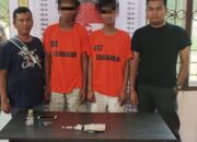 Kedua tersangka, OS dan DMN bersama barang bukti narkotika jenis sabu saat di kantor Sat Narkoba Polres Simalungun.(Waspada/ist).