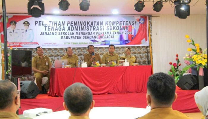 Bupati Sergai Minta Tenaga Administrasi Sekolah Tingkatkan Kompetensi Dan Profesionalisme