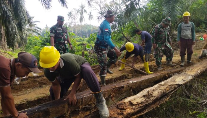Koramil Rantau Gotong Royong Rehab Jembatan Akses Pertanian