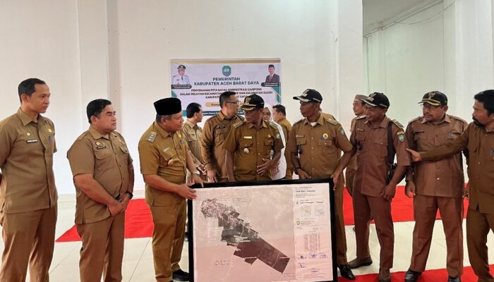 Pemkab Abdya Serahkan Peta Batas Desa
