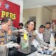 Kapolres Agara AKBP R Doni Sumarsono saat menunjukan barang bukti sabu. Waspada/Seh Muhammad Amin