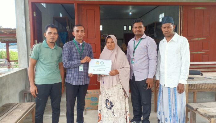 Korban Angin Kencang Terima Bantuan Baitul Mal Aceh Besar