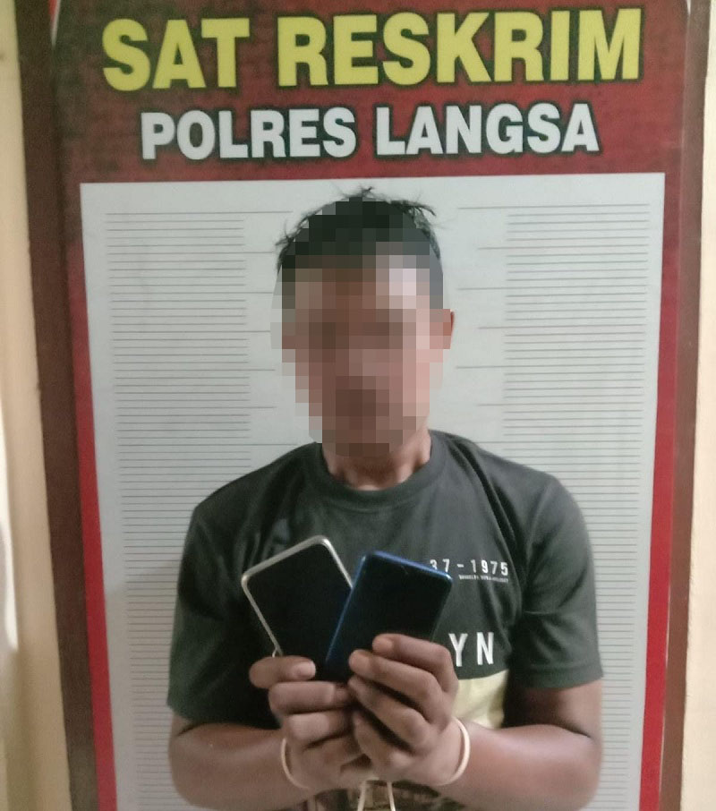 Pelaku RA saat diamankan di Mapolres Langsa, Rabu (26/6). Waspada/dede