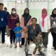 Manajer Kasus BPJS Ketenagakerjaan, Roni Situmorang (kiri) saat melakukan pendampingan kepada peserta BPJS Ketenagakerjaan yang mengalami kecelakaan di Tapsel. Waspada/ist.