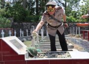 Kapolres Humbahas Dan Kapolres Taput Ziarah Ke Taman Makam Pahlawan