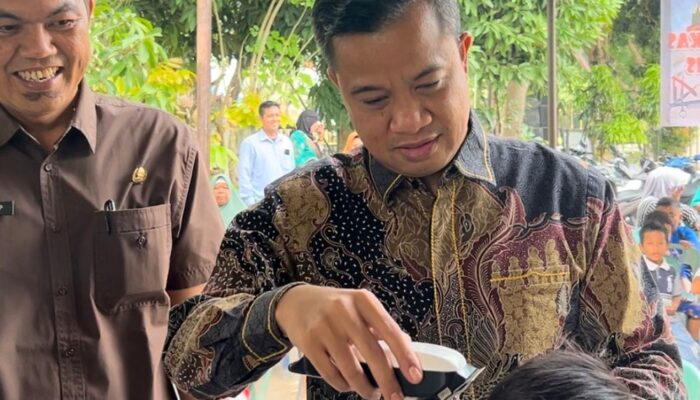 Pj Wali Kota Pantau Pangkas Gratis Di Kantor Camat Rambutan