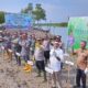 Kapolres Aceh Tamiang AKBP Muhammad Yanis, bersama unsur pemerintahan dan elemen masyarakat saat melakukan penanaman pohon mangrove di Kampung Lubuk Damar, Kecamatan Seruway, Aceh Tamiang, Kamis (27/6). (Waspada/Yusri).