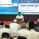 Abah Junaidi Nasruddin, Imam Besar Mesjid Al Munawwarah Kota Jantho, saat mengisi pengajian rutin malam Jumat di Meuligoe Bupati Aceh Bedar, di Kota Jantho, Kamis (27/6) malam. (Waspada/Ist)