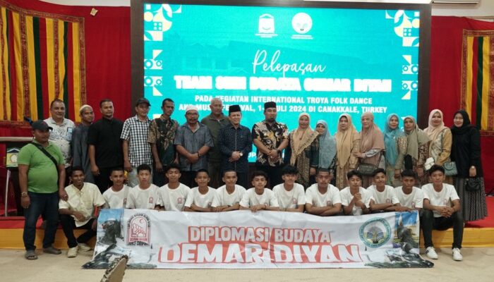 Iswanto Lepas Tim Seni Budaya Oemar Diyan Ke Festival Internasional Di Turki