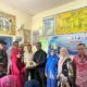 Kepala Dinas DPMPP-KB Aceh Utara, Fuad Mukhtar, S.Sos.,MSM foto bersama dengan Tim Persatuan Ahli Gizi Indonesia (PERSAGI) Cabang Aceh Utara, TP-PKK Aceh Utara, Kepala Balai KB, Kepala Puskesmas, Muspika serta Geusyiek Gampong Ubiet Paya Itek usai kegiatan pembukaan Program DASHAT digampong tersebut. Waspada/Maimun Asnawi