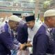 Pj Wali Kota Tebingtinggi, Dr Moettaqien Hasrimi, S.STP, M.Si saat menyambut jamaah haji di Masjid Raya Nur Addin Kota Tebingtinggi. Waspada/Kristian Brahmana