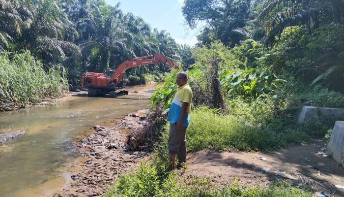 Masyarakat Hutaibus Atasi Kendala Pengairan Persawahan Balakka Sitokkon