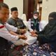 Salah seorang jamaah kloter 03 embarkasi Aceh mewakafkan seluruh dana wakaf yang diterimanya beberapa waktu lalu dari nazir wakaf 1500 riyal melalui Yayasan Waqaf Baitul Asyi.(Waspada/Ist)