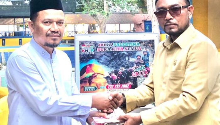 Pengunjung Water Park Kelapa Satu Sigli Serahkan Infak Palestina