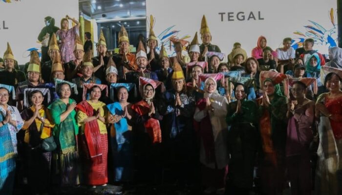 Lagu Simalungun Iringi Tortor Pemko P.Siantar Isi Karnaval Budaya Nusantara