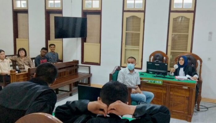 Penganiayaan Mahasiswi Di Parkiran Mall Centre Point, Hakim Tegur Ibu Terdakwa