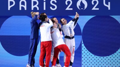 Senyum Kemenangan Dibagikan Dengan Galaxy Z Flip6 Edisi Olimpiade Oleh Para Juara Olimpiade Paris 2024 Senyum Kemenangan Dibagikan Dengan Galaxy Z Flip6 Edisi Olimpiade Oleh Para Juara Olimpiade Paris 2024
