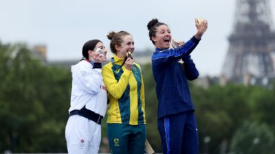 Senyum Kemenangan Dibagikan Dengan Galaxy Z Flip6 Edisi Olimpiade Oleh Para Juara Olimpiade Paris 2024