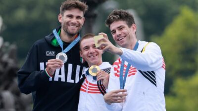 Senyum Kemenangan Dibagikan Dengan Galaxy Z Flip6 Edisi Olimpiade Oleh Para Juara Olimpiade Paris 2024