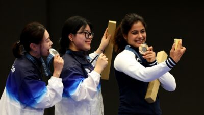 Senyum Kemenangan Dibagikan Dengan Galaxy Z Flip6 Edisi Olimpiade Oleh Para Juara Olimpiade Paris 2024