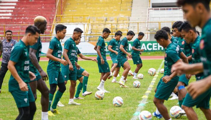 Persiraja Kontrak Tony Ho, Ikat 13 Pemain