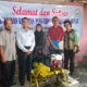 TIM Dosen Unimed foto bersama kelompok usaha jamu tradisional. Waspada/Ist