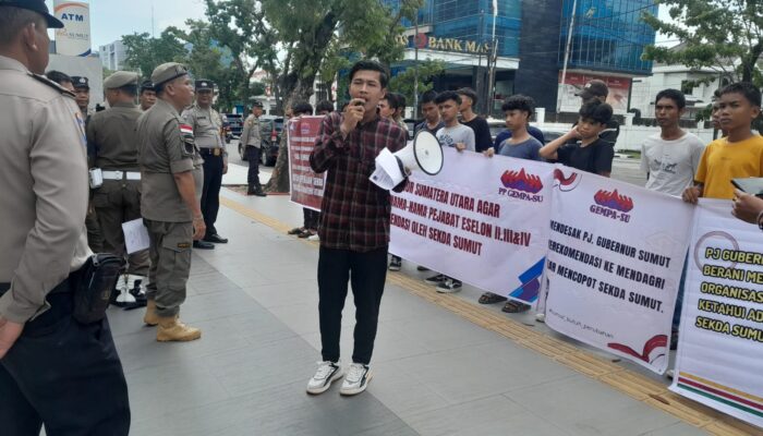 Aksi di Kantor Gubsu, Gempasu Minta Agus Fatoni Copot Sekda dan Kabiro Organisasi