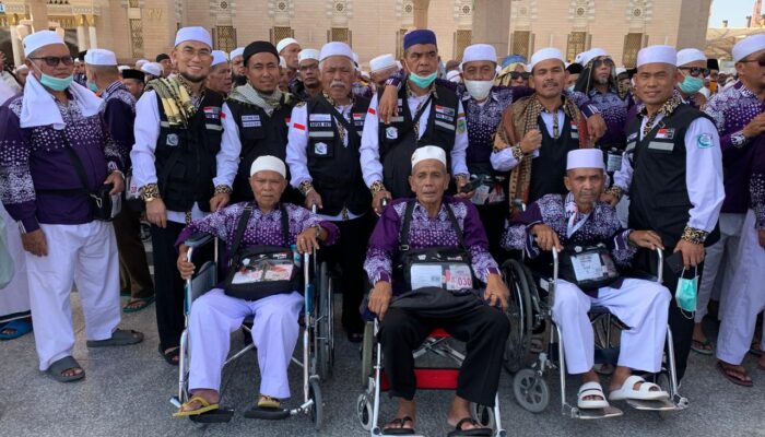 Jamaah Haji Kloter 23 KNO Ziarah Ke Raudhah