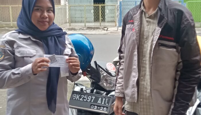 1.093 Stiker Habis Terjual Di Hari Pertama Penerapan Parkir Berlangganan Kota Medan
