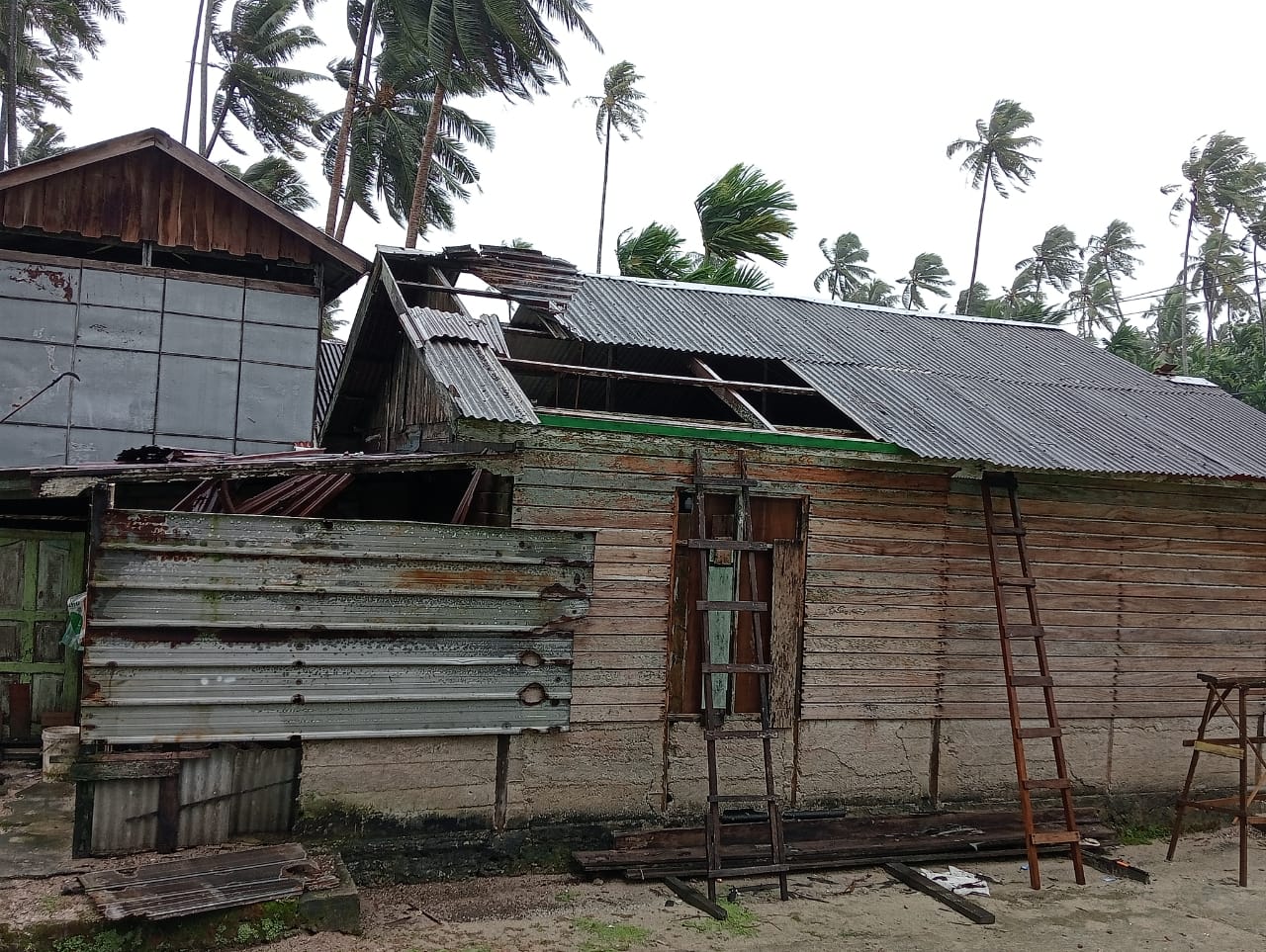 Angin Kencang Simeulue Ternyata Rusak Belasan Rumah