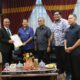 Serahkan: Pemerhati Pembangunan Jalan di Sumut yang dipimpin Ir Taufan Agung Ginting MSP didampingi Bones Sembiring SE, Drs Daulat M Solin, Mandala Putra SH menyerahkan usulan mereka terkait kelanjutan pembangunan proyek jalan dan jembatan di Sumut, kepada Ketua DPRD Sumut Dr Sutarto MSi, Rabu (3/7/2024) di DPRD Sumut. Waspada/ist.