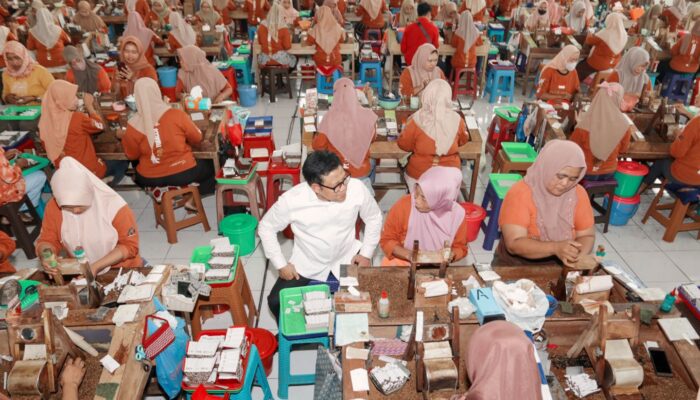 Wakil Ketua DPR Soroti Gelombang PHK Di Sektor Industri