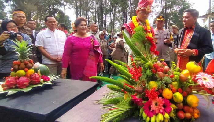 Menteri Pariwisata Kunjungi Festival Bunga & Buah 2024 Di Karo
