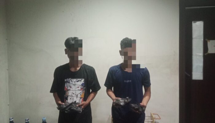 Dua Penumpang Selundupkan 1 Kg Sabu Di Sepatu