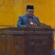 PJ. Bupati Aceh Tamiang, Drs Asra memberikan sambutan pada sidang paripurna di gedung DPRK Aceh Tamiang, Selasa (2/7). Waspada/ Muhammad Hanafiah